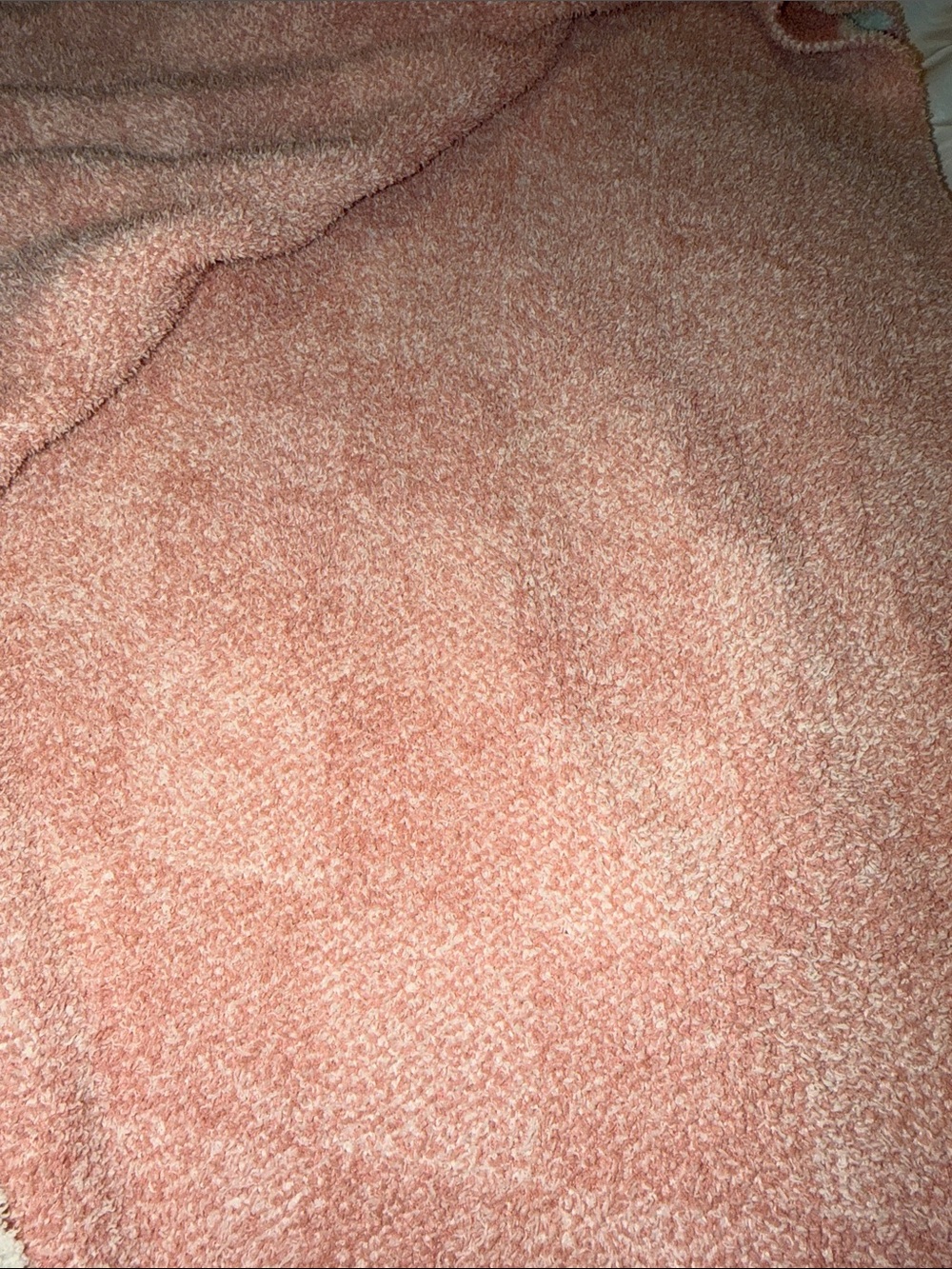 Checkerboard Knit throw blanket in Cream and Dusty Pink. - Picture 4 of 5